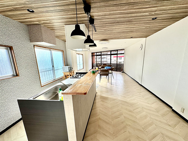 左側142㎡の広い施設で、児童の発達支援を行います。