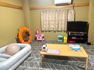 療育室１です。多様な玩具や療育機具で、発達支援を行います。